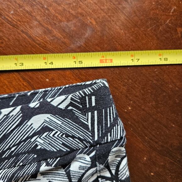 Chico's Travelers Womens Pants High Rise Black White Floral Ankle Pull On Medium - Picture 14 of 16